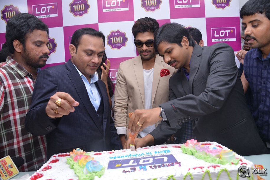 Allu-Arjun-Launches-Lot-Mobiles-Showroom-at-Vijayawada